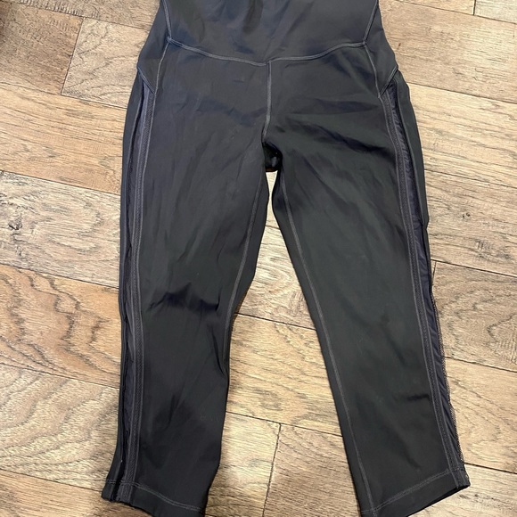 Lululemon Crops - Picture 1 of 6